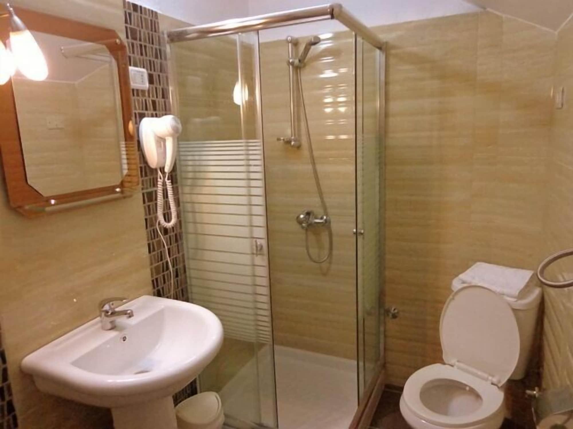Hotel Viktoria Tirana 3*