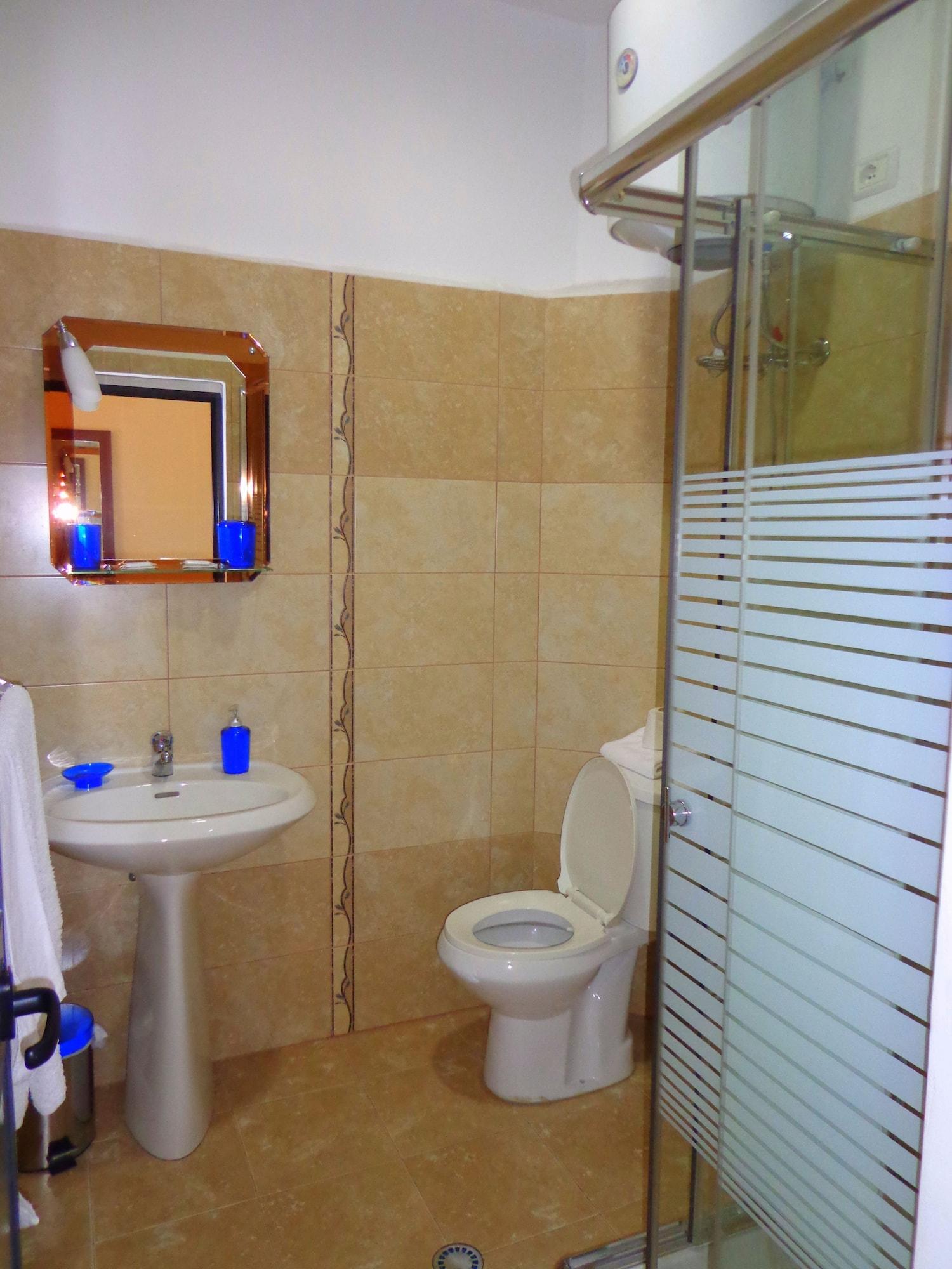 Viktoria Tirana Mjull-Bathore