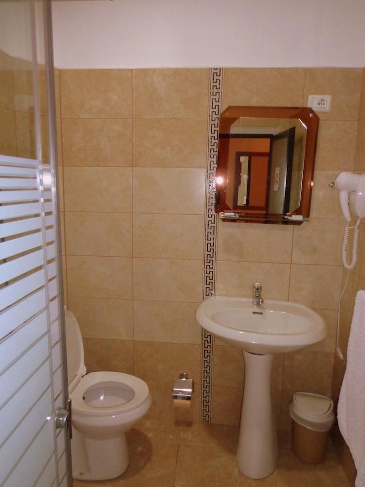 Hotel Viktoria Tirana 3*